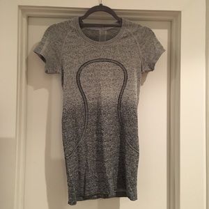 lululemon swiftly tee size 6